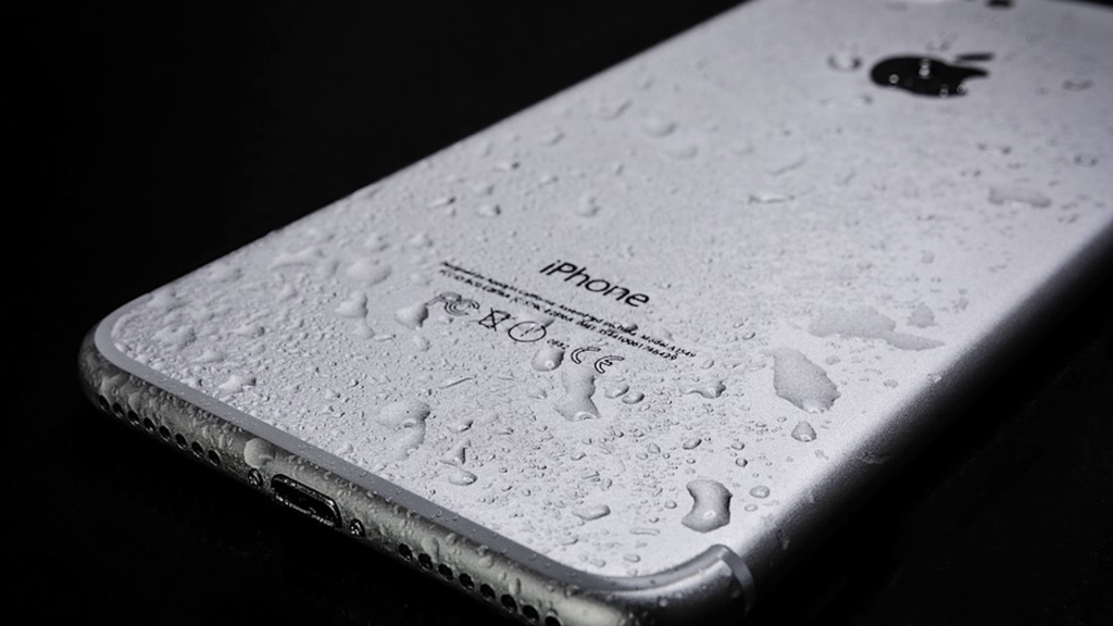 water resistance on a apple smartphone